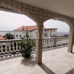 Kuća sa 6 apartmana i bazenom