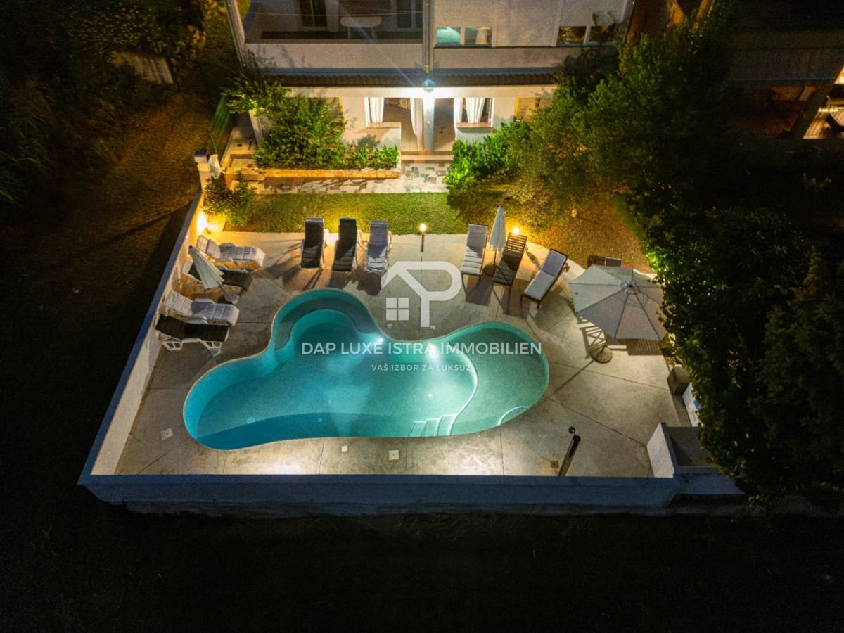 Kuća sa 6 apartmana i bazenom Valbandon