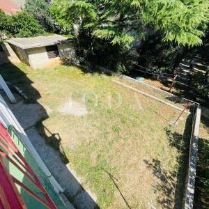 KUĆA SA 7 APARTMANA BLIZU MORA