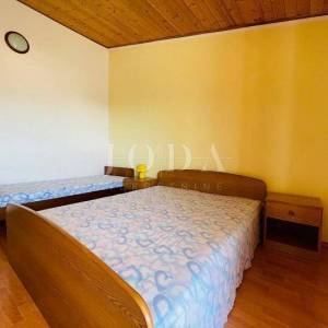 KUĆA SA 7 APARTMANA BLIZU MORA