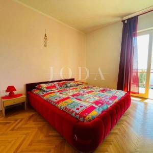 KUĆA SA 7 APARTMANA BLIZU MORA