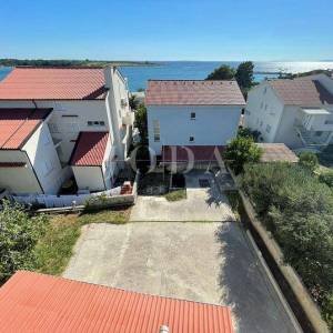 KUĆA SA 7 APARTMANA BLIZU MORA