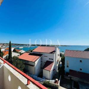 KUĆA SA 7 APARTMANA BLIZU MORA