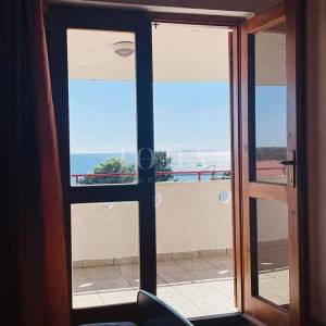 KUĆA SA 7 APARTMANA BLIZU MORA