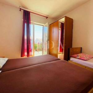 KUĆA SA 7 APARTMANA BLIZU MORA