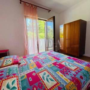 KUĆA SA 7 APARTMANA BLIZU MORA