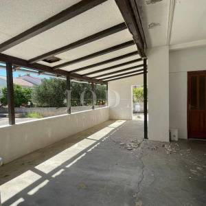 KUĆA SA 7 APARTMANA BLIZU MORA