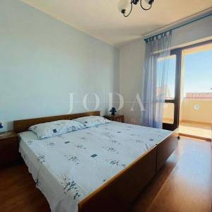 KUĆA SA 7 APARTMANA BLIZU MORA