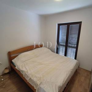 Kuća sa aprtmanima i bazenom