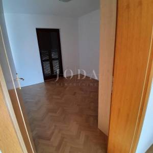 Kuća sa aprtmanima i bazenom