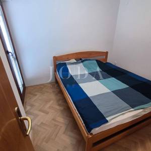 Kuća sa aprtmanima i bazenom