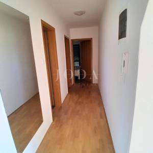 Kuća sa aprtmanima i bazenom