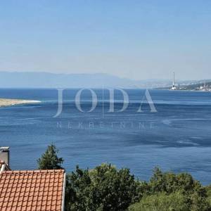 Kuća sa dva stana na mirnoj lokaciji
