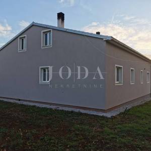 Kuća sa dva stana,Pula okolica