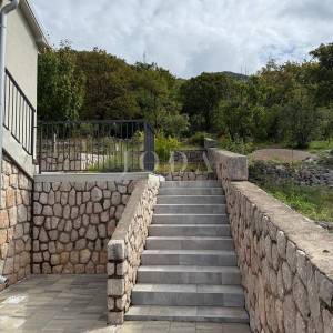 KUĆA SA OTVORENIM POGLEDOM NA MORE