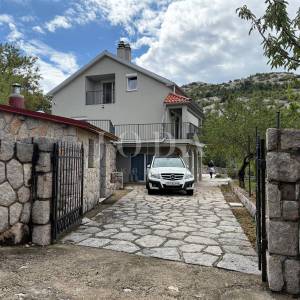 KUĆA SA OTVORENIM POGLEDOM NA MORE