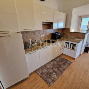 Kuća u nizu s dva apartmana - okolica Malinske, otok Krk