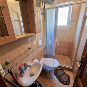 Kuća u nizu s dva apartmana - okolica Malinske, otok Krk