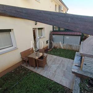 Kuća u nizu s pogledom na more