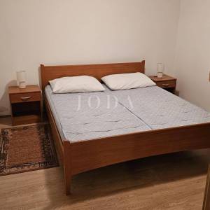 Kuća u nizu sa 4 apartmana i balkonom,VRSAR centar
