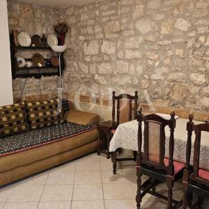Kuća u nizu sa 4 apartmana i balkonom,VRSAR centar