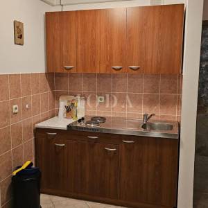 Kuća u nizu sa 4 apartmana i balkonom,VRSAR centar