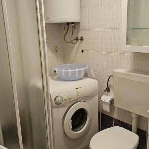 Kuća u nizu sa 4 apartmana i balkonom,VRSAR centar