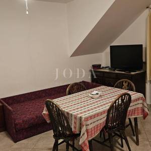 Kuća u nizu sa 4 apartmana i balkonom,VRSAR centar