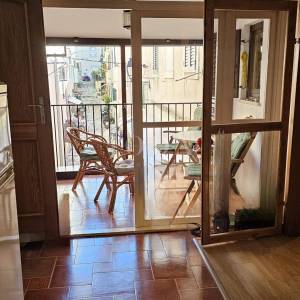 Kuća u nizu sa 4 apartmana i balkonom,VRSAR centar