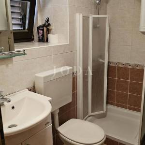 Kuća u nizu sa 4 apartmana i balkonom,VRSAR centar