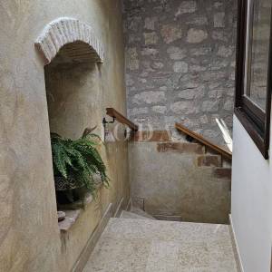 Kuća u nizu sa 4 apartmana i balkonom,VRSAR centar