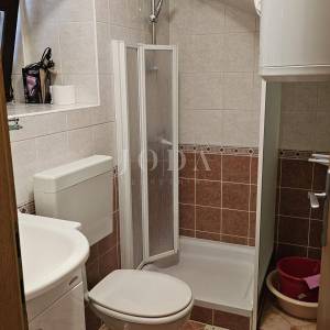 Kuća u nizu sa 4 apartmana i balkonom,VRSAR centar