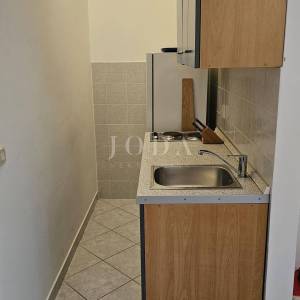 Kuća u nizu sa 4 apartmana i balkonom,VRSAR centar