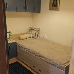 Kuća u nizu sa 4 apartmana i balkonom,VRSAR centar