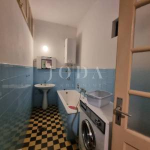 Kuća za adaptaciju u centru grada