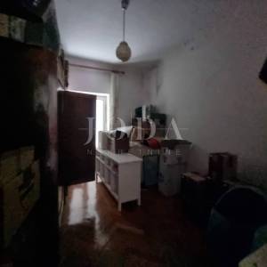 Kuća za adaptaciju u centru grada