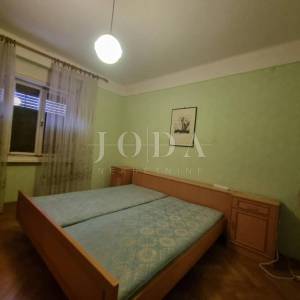 Kuća za adaptaciju u centru grada