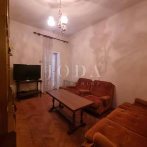Kuća za adaptaciju u centru grada