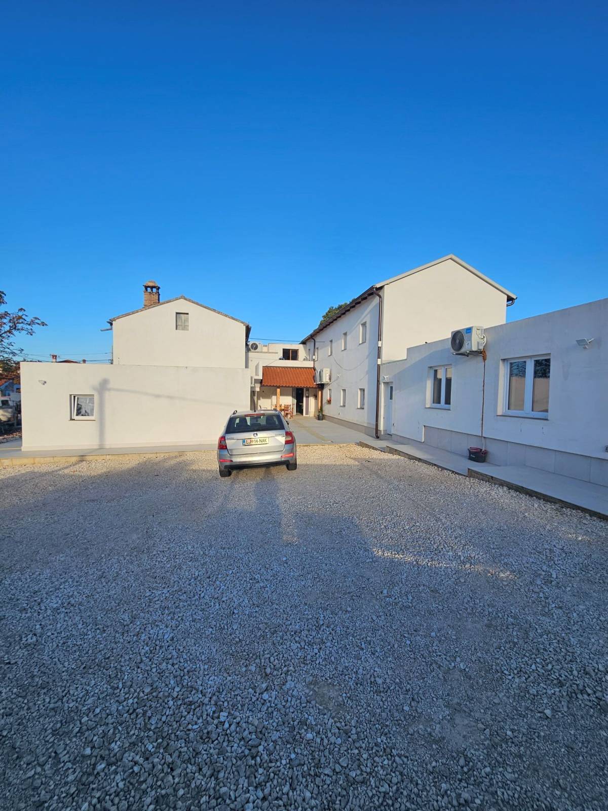 Kuća za najam za 52 radnika, Kaštelir, Istra