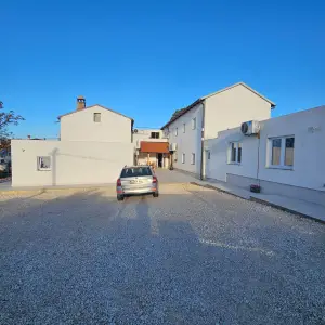 Kuća za najam za 52 radnika, Kaštelir, Istra