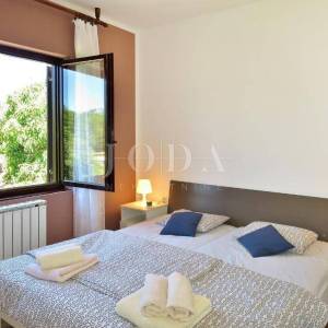 Labin, kuća sa bazenom i dvije stambene jedinice