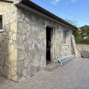 Labin, kuća sa pet stambenih jedinica