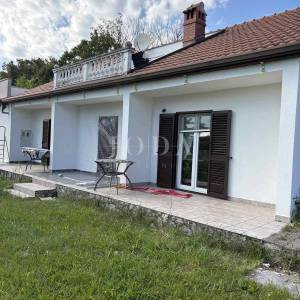 Labin, kuća sa pet stambenih jedinica