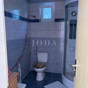 Labin, kuća sa pet stambenih jedinica