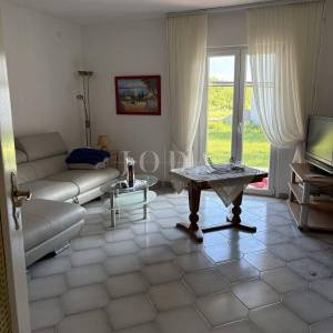 Labin, kuća sa pet stambenih jedinica