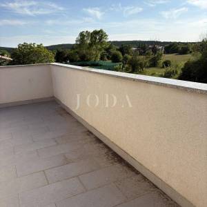 Labin, kuća sa pet stambenih jedinica
