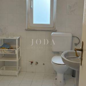 Labin, kuća sa pet stambenih jedinica