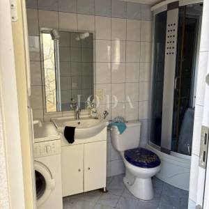 Labin, kuća sa pet stambenih jedinica