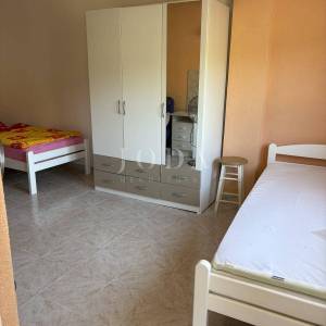 Labin, kuća sa pet stambenih jedinica