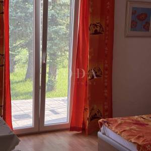 Labin, kuća sa pet stambenih jedinica